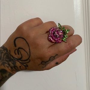 Rhine stone rose ring